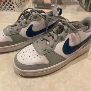 Nike Court Borough Low 2 Size 4Y